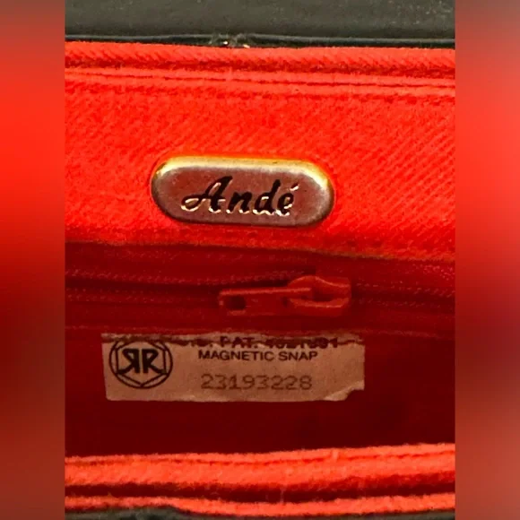 Ande Patent Leather vintage purse - Picture 10 of 11